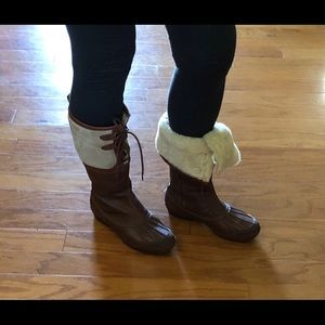 Like new UGG brown waterproof/leather boots